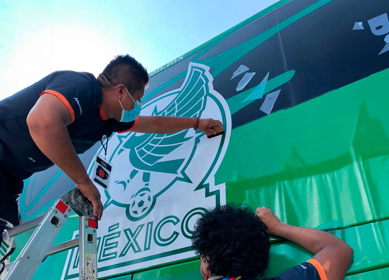 Publicidad móvil impresa en vinil adhesivo para camioneta